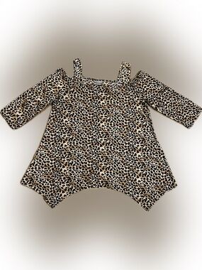 Like New Women’s C. Oliver leopard print sharkbite hem top